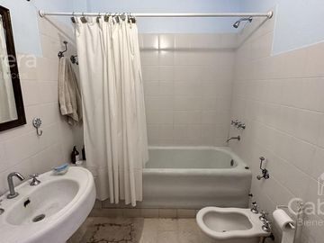 Casa de 3 dormitorios con pileta en venta, La Plata