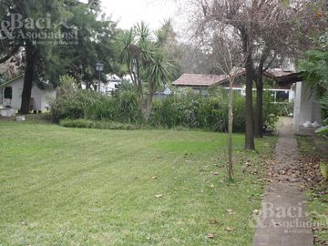 Casa quinta en barrio Los Rosaled