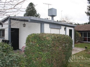 Casa quinta en barrio Los Rosaled