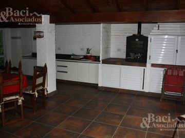 Casa quinta en barrio Los Rosaled