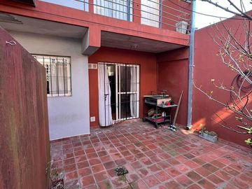 VENTA - DEPARTAMENTO - PLANTA BAJA - COCHERA - PATIO