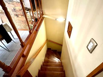 CASA / DUPLEX 4 AMBIENTES CON DEPENDENCIA, COCHERA, PISCINA Y JARDIN EN BARRACAS VENTA