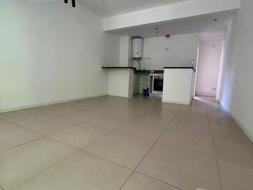 Luminoso Departamento con Balcón y Parrilla a la Venta / San Fernando