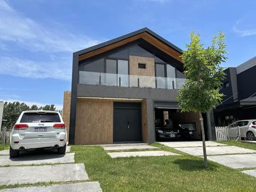 Casa en Carpinchos - Nordelta