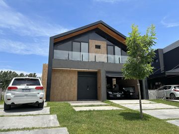 Casa en Carpinchos - Nordelta