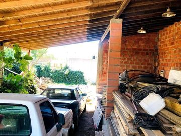CASA CON OFICINA Y GALPON