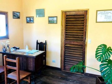CASA CON OFICINA Y GALPON