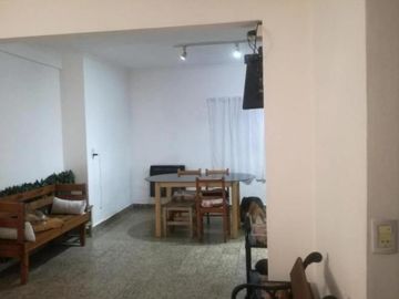 Casa en venta - 2 Dormitorios 2 Baños - 330Mts2 - Avellaneda