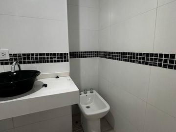 Venta 3 amb. 75M c/ cochera, frente, Lanús. Iberlucea 2922.
