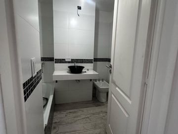 Venta 3 amb. 75M c/ cochera, frente, Lanús. Iberlucea 2922.