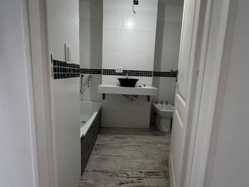 Venta 3 amb. 75M c/ cochera, frente, Lanús. Iberlucea 2922.