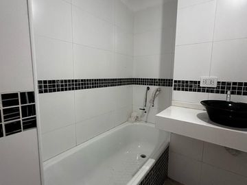 Venta 3 amb. 75M c/ cochera, frente, Lanús. Iberlucea 2922.
