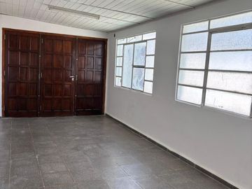 Casa en a 100 metros de Avenida Perón