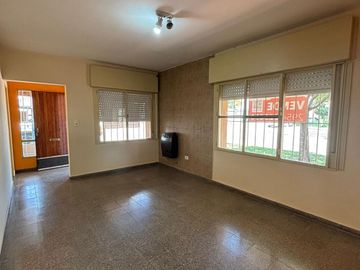 Casa en a 100 metros de Avenida Perón