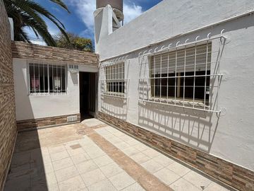 Casa en a 100 metros de Avenida Perón