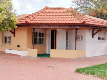 Casa en a 100 metros de Avenida Perón