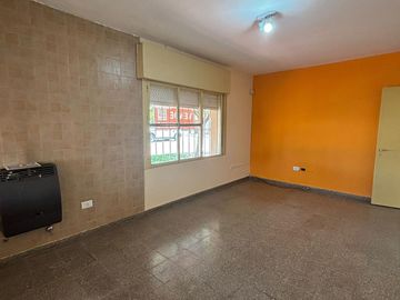 Casa en a 100 metros de Avenida Perón