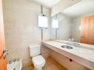 Departamento en venta en  Echesortu, Rosario - Piso exclusivo de 3 dormitorios c/ amenities.