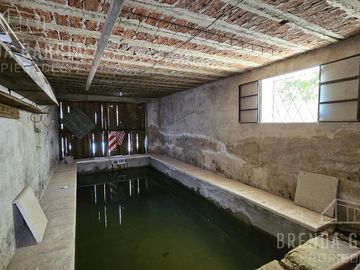 Casa en  Venta + Galpón
