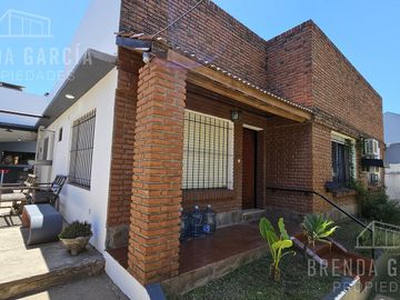 Casa en  Venta + Galpón