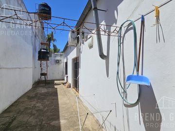 Casa en  Venta + Galpón