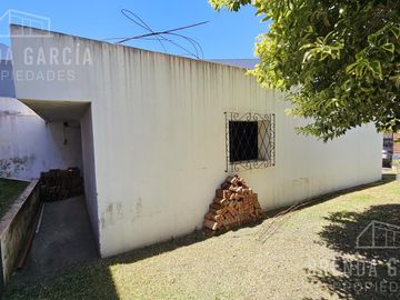 Casa en  Venta + Galpón