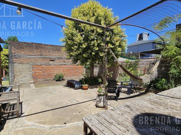 Casa en  Venta + Galpón