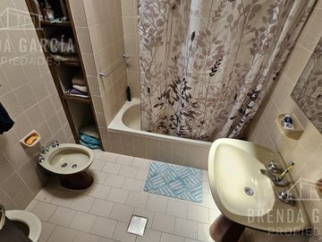 Casa en  Venta + Galpón