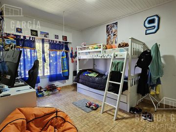Casa en  Venta + Galpón