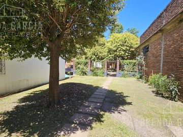 Casa en  Venta + Galpón