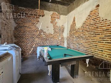 Casa en  Venta + Galpón