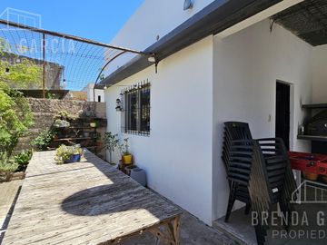 Casa en  Venta + Galpón