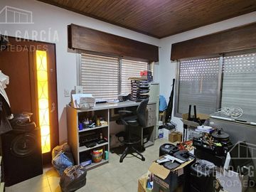 Casa en  Venta + Galpón