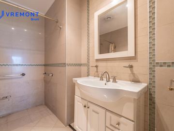 Venta Casa 6 AMB en Parque Chacabuco, Capital Federal.
