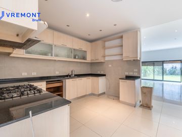 Venta Casa 6 AMB en Parque Chacabuco, Capital Federal.