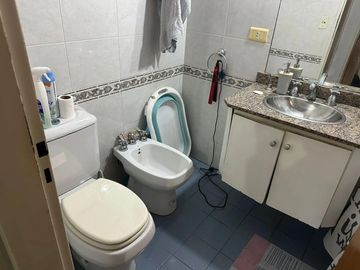 VENTA - DEPARTAMENTO 3 AMBIENTES CON BALCON Y DOS PATIOS - CABALLITO
