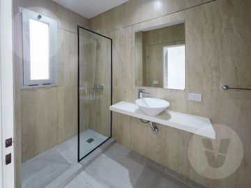 Casa en venta con renta - Barrio Terralagos, Canning