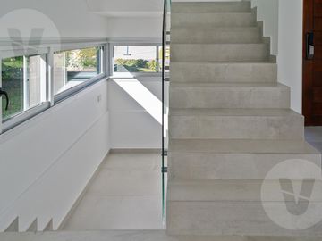 Casa en venta con renta - Barrio Terralagos, Canning