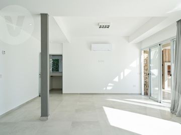 Casa en venta con renta - Barrio Terralagos, Canning