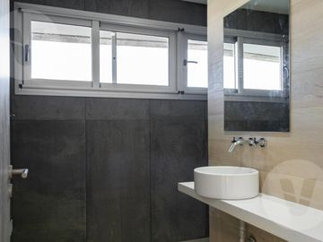Casa en venta con renta - Barrio Terralagos, Canning