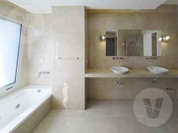 Casa en venta con renta - Barrio Terralagos, Canning