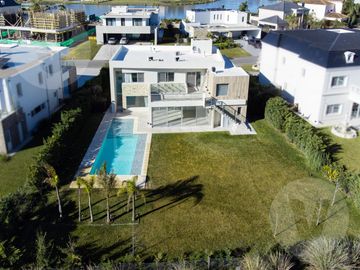 Casa en venta con renta - Barrio Terralagos, Canning