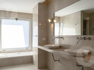 Casa en venta con renta - Barrio Terralagos, Canning