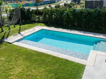 Casa en venta con renta - Barrio Terralagos, Canning