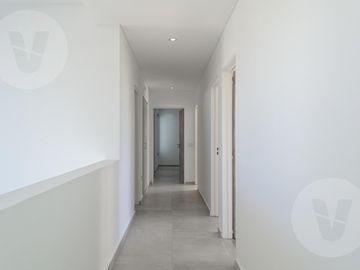 Casa en venta con renta - Barrio Terralagos, Canning