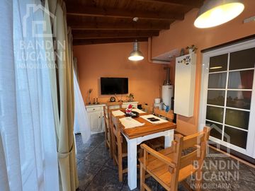 Casa en  Venta en Berazategui Apta Credito 5 Ambientes. Excelente estado.