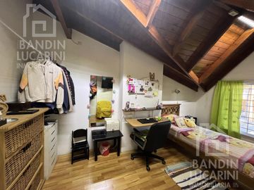 Casa en  Venta en Berazategui Apta Credito 5 Ambientes. Excelente estado.