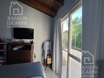 Casa en  Venta en Berazategui Apta Credito 5 Ambientes. Excelente estado.