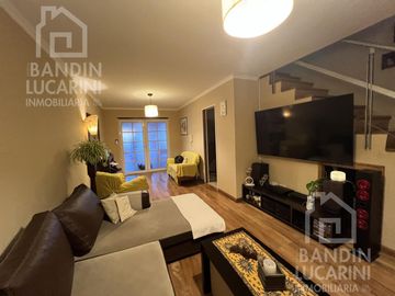 Casa en  Venta en Berazategui Apta Credito 5 Ambientes. Excelente estado.