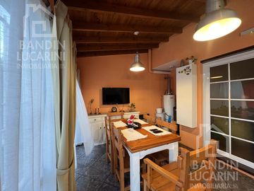 Casa en  Venta en Berazategui Apta Credito 5 Ambientes. Excelente estado.